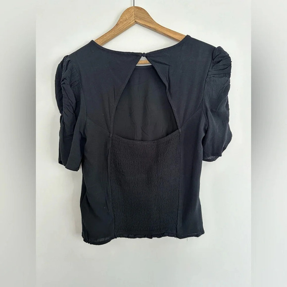 Abercrombie & Fitch NWT Black plump sleeves with back cut-out Size: M - Picture 2 of 4